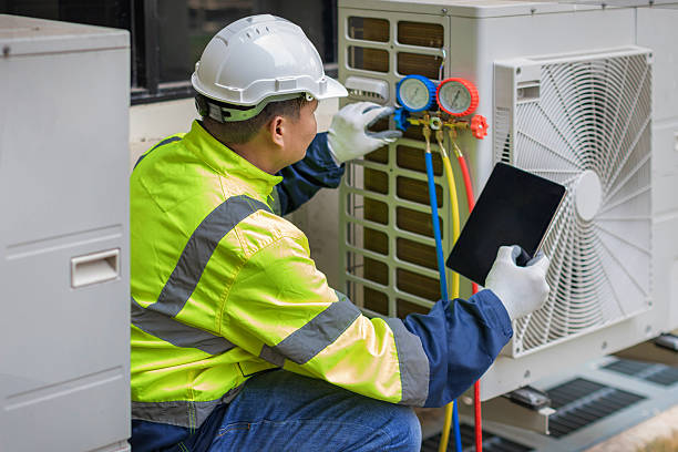 Professional Hvac Installation technician working in Splendora, TX